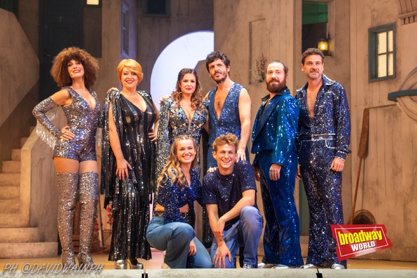 PHOTOS: MAMMA MIA! se presenta en el Teatro Rialto de Madrid Image