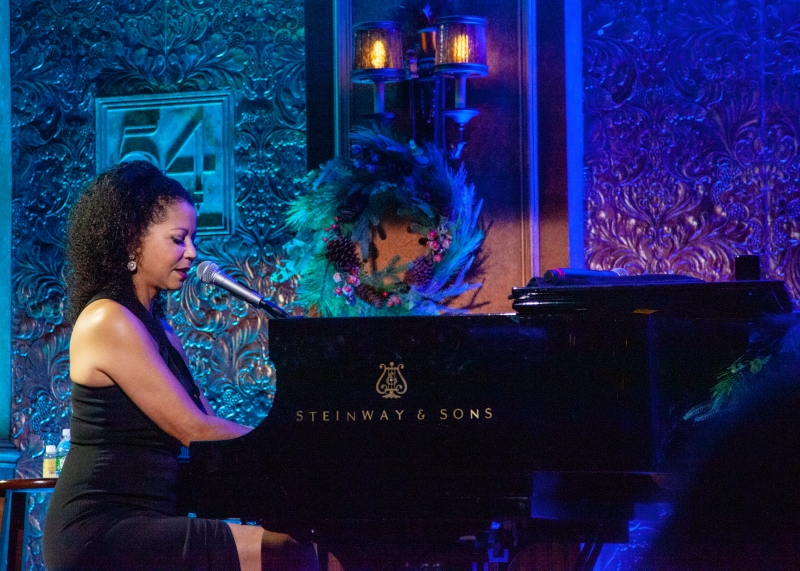 Photos: A TIME FOR LOVE: CHRISTMAS WITH GLORIA REUBEN at 54 Below Image