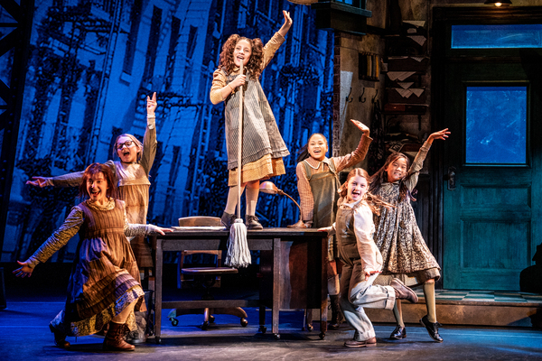 Photos & Video: Get a First Look at the New ANNIE National Tour Image