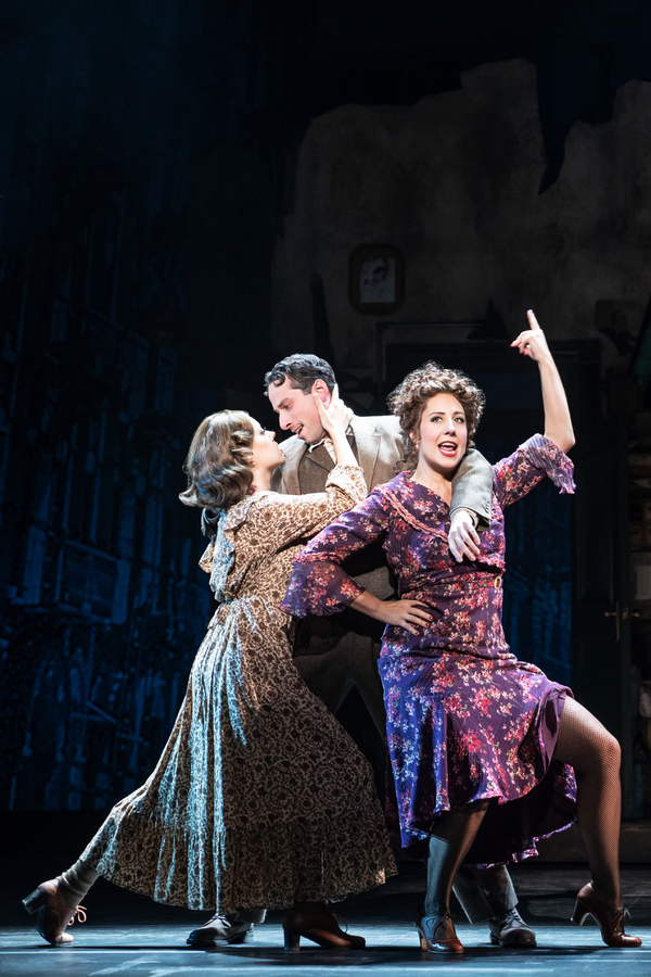Photos & Video: Get a First Look at the New ANNIE National Tour Image