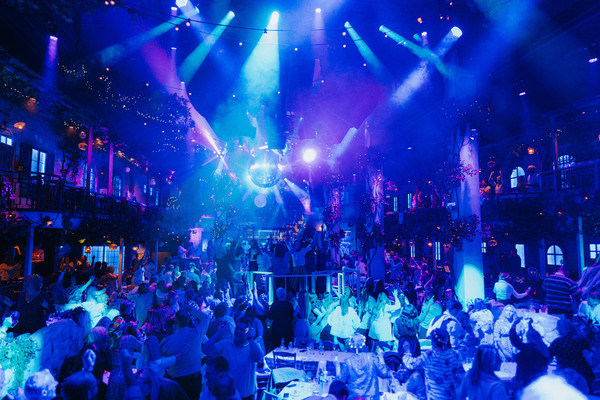 Photos: First Look at the New Cast of MAMMA MIA! THE PARTY Image