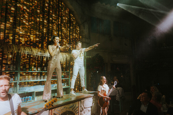 Photos: First Look at the New Cast of MAMMA MIA! THE PARTY Image