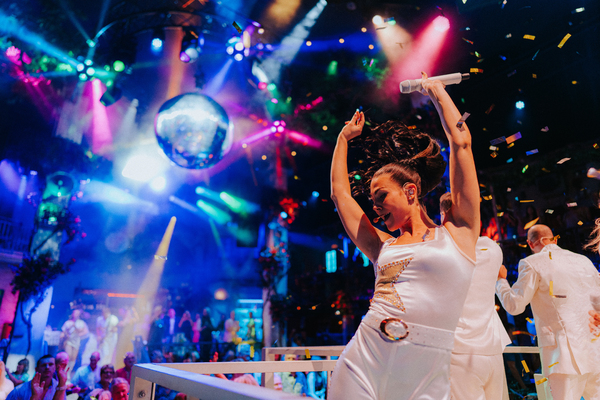 Photos: First Look at the New Cast of MAMMA MIA! THE PARTY Image