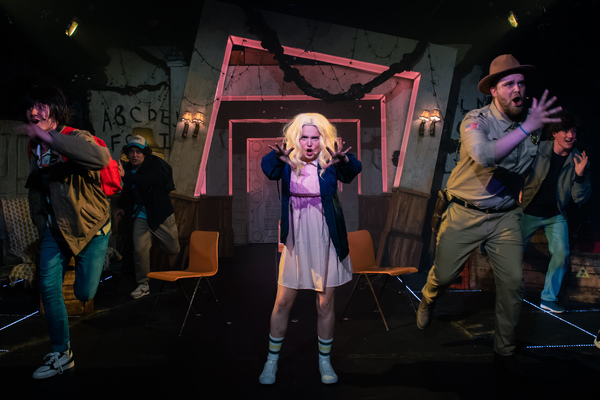 Photos: First Look at the UK Debut of STRANGER SINGS!  Image