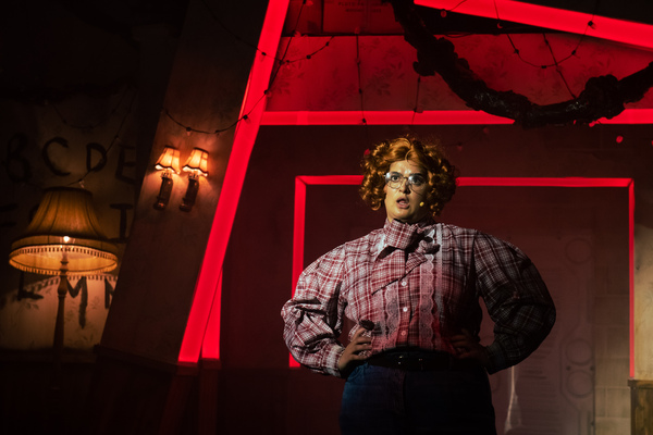 Photos: First Look at the UK Debut of STRANGER SINGS!  Image