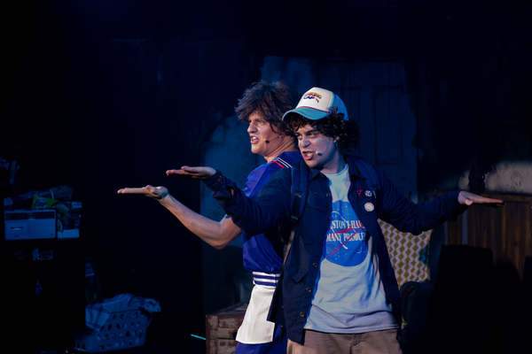 Photos: First Look at the UK Debut of STRANGER SINGS!  Image