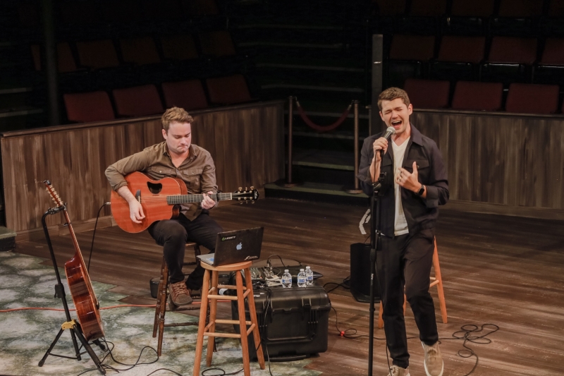 Review: MINNEAPOLIS – DAMIAN MCGINTY: LIVE IN THE MOMENT at Theater In The Round Image