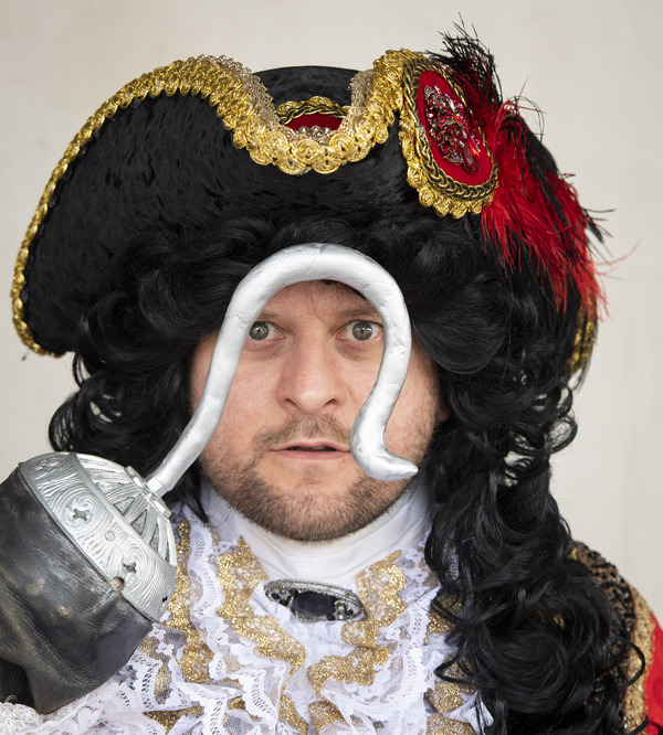 Photos: See Ricky Champ, Gemma Hunt & More in Character for PETER PAN Panto at Fairfield Halls 