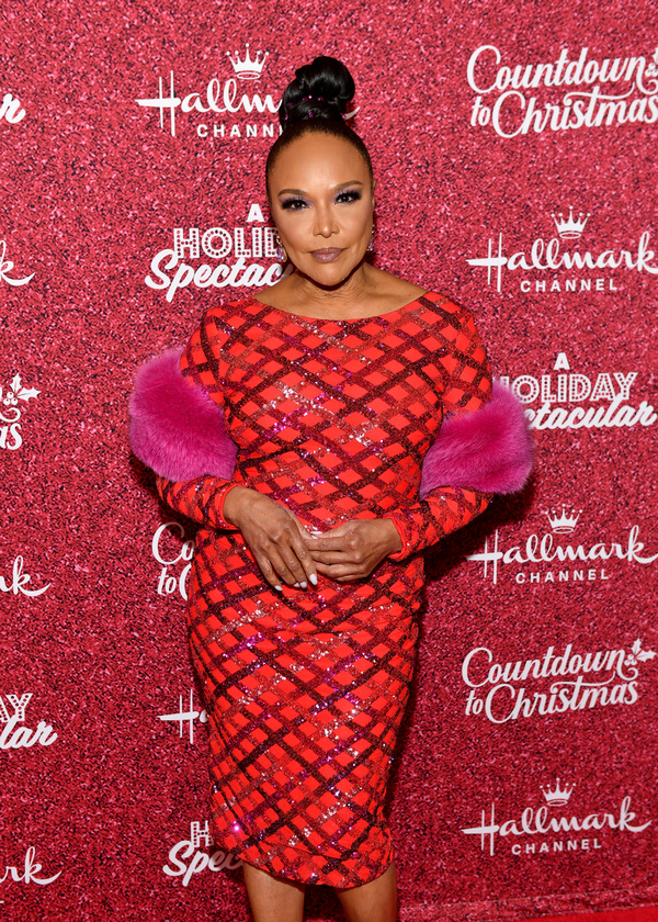 Photos: Kristin Chenoweth Gives Surprise Performance at Hallmark Channel's 'Countdown to Christmas' Image