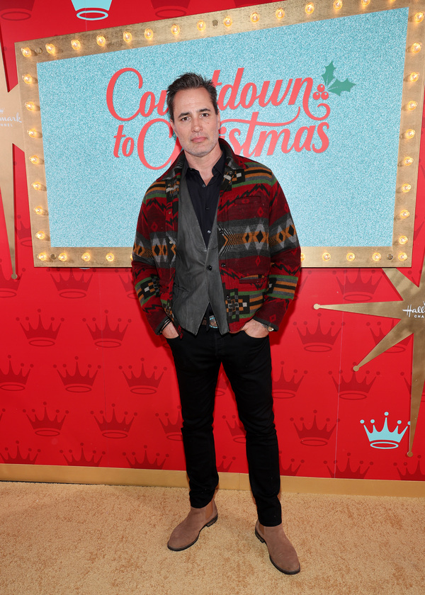 Photos: Kristin Chenoweth Gives Surprise Performance at Hallmark Channel's 'Countdown to Christmas' Image