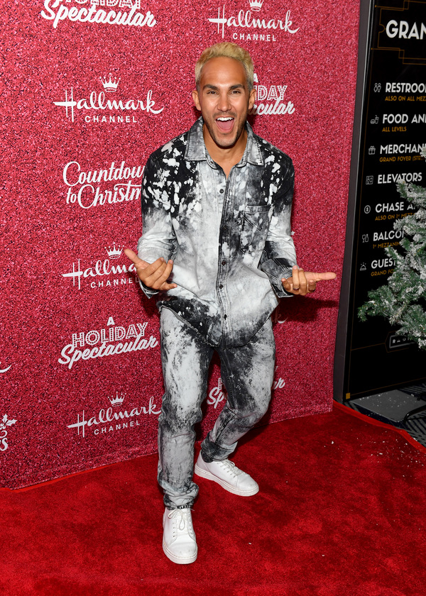 Photos: Kristin Chenoweth Gives Surprise Performance at Hallmark Channel's 'Countdown to Christmas' Image