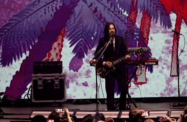 Brian Bell of Weezer Photo
