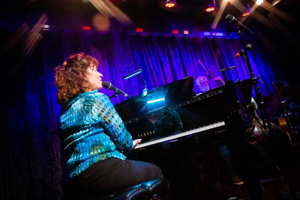 Photos: October 18th Installment of THE LINEUP WITH SUSIE MOSHER Particularly Sparkly In The Matt Baker Lens Image