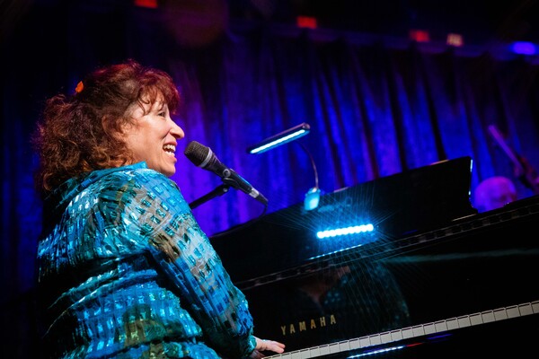 Photos: October 18th Installment of THE LINEUP WITH SUSIE MOSHER Particularly Sparkly In The Matt Baker Lens Image