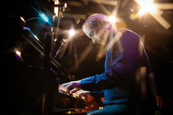 Photos: October 18th Installment of THE LINEUP WITH SUSIE MOSHER Particularly Sparkly In The Matt Baker Lens Image