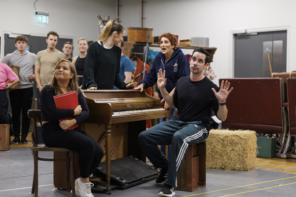 Photos: Inside Rehearsal For the UK Tour of WHITE CHRISTMAS Image
