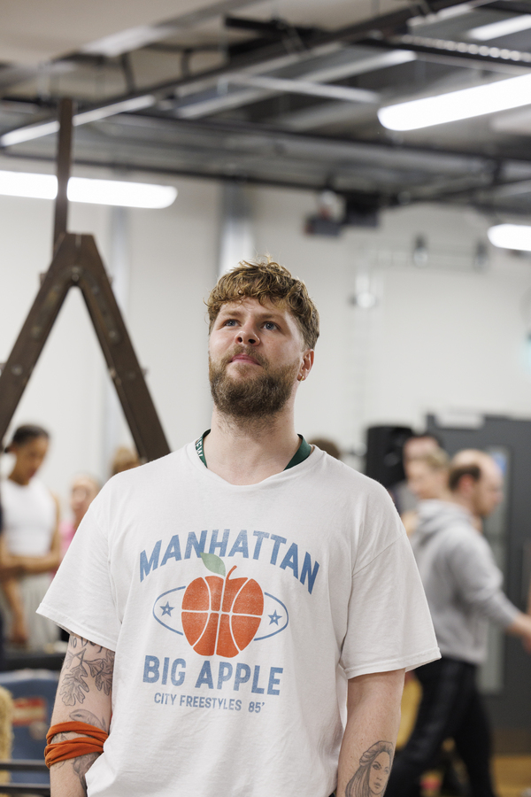 Photos: Inside Rehearsal For the UK Tour of WHITE CHRISTMAS Image