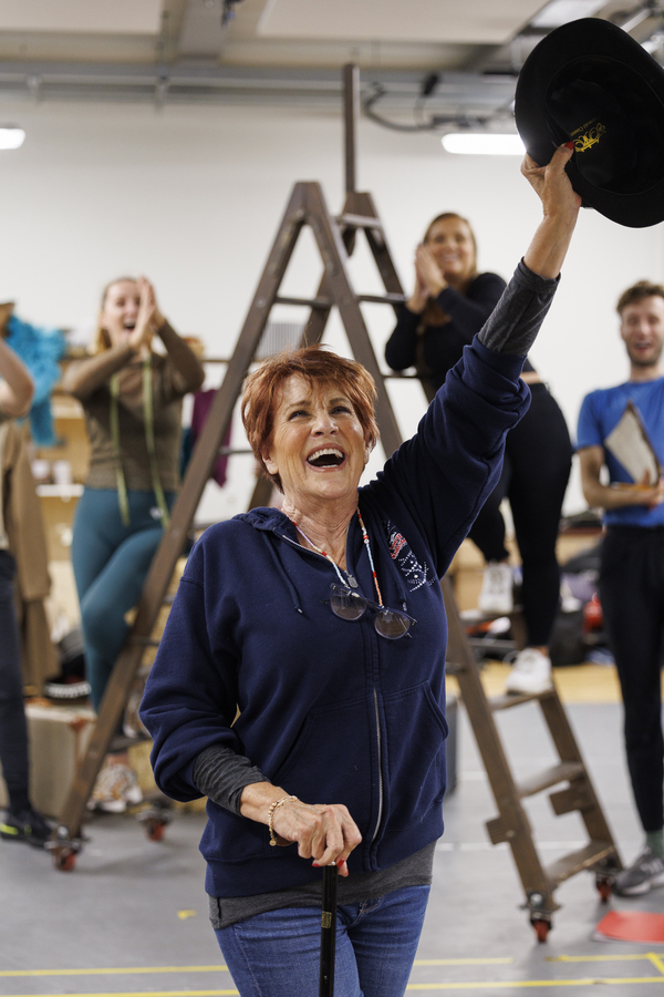 Photos: Inside Rehearsal For the UK Tour of WHITE CHRISTMAS Image