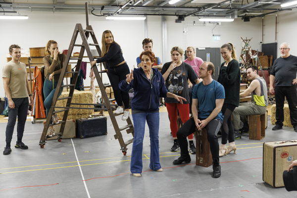 Photos: Inside Rehearsal For the UK Tour of WHITE CHRISTMAS Image