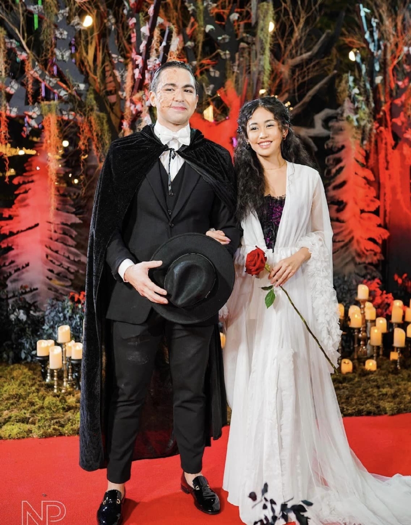 PHOTOS: Monasterio, Villanueva Walk the 'Blood Carpet' as Phantom and Christine 