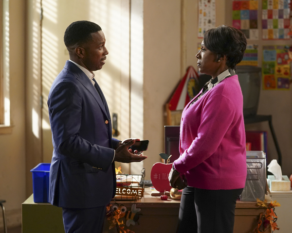 Photos: First Look at Leslie Odom Jr. on ABBOTT ELEMENTARY Image