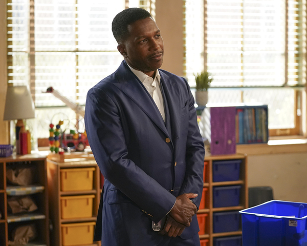 Photos: First Look at Leslie Odom Jr. on ABBOTT ELEMENTARY Image