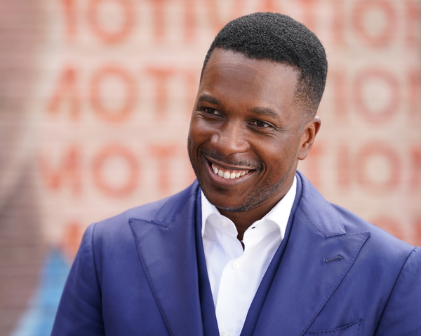Photos: First Look at Leslie Odom Jr. on ABBOTT ELEMENTARY Image