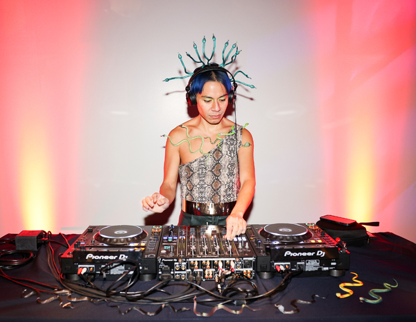 Photos: Go Inside Annual HULAWEEN Benefit with Jane Krakowski, Alan Cumming, and More Image