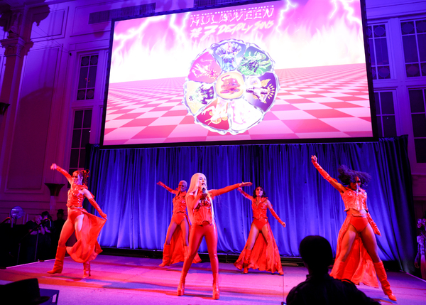 Photos: Go Inside Annual HULAWEEN Benefit with Jane Krakowski, Alan Cumming, and More Image
