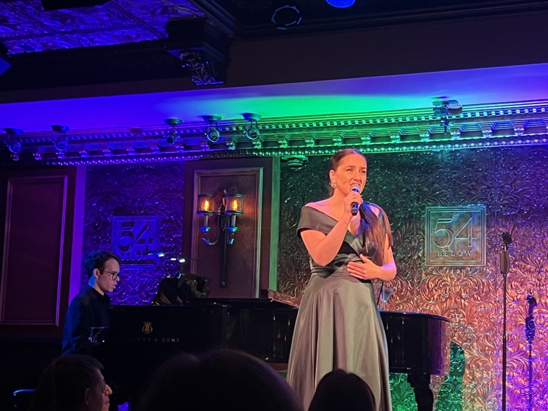 Review: JEANNA DE WAAL Is Practically Perfect at 54 Below  Image