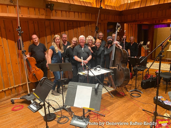 Photo Exclusive: The Cast of THE PHANTOM OF THE OPERA Sings 'Carols For A Cure' Image