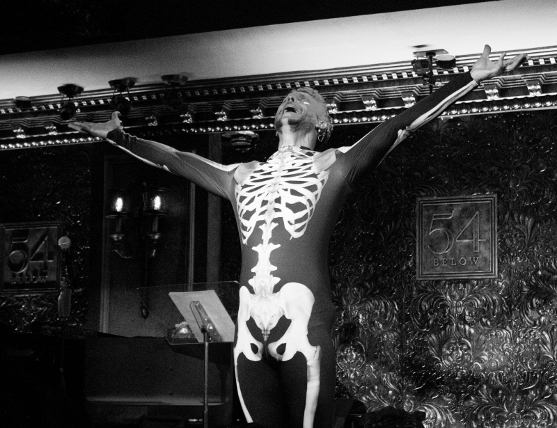 Review: If These Hands Could Talk… And They Do In The BROADWAY SIGNS! TWILIGHT ZONE SPOOKTACULAR At 54 Below Image