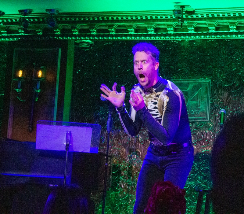 Review: If These Hands Could Talk… And They Do In The BROADWAY SIGNS! TWILIGHT ZONE SPOOKTACULAR At 54 Below Image