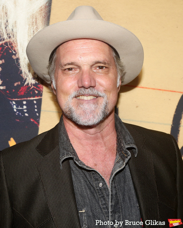 Photos: See Cameron Crowe, Solea Pfeiffer & More on the ALMOST FAMOUS Red Carpet Image