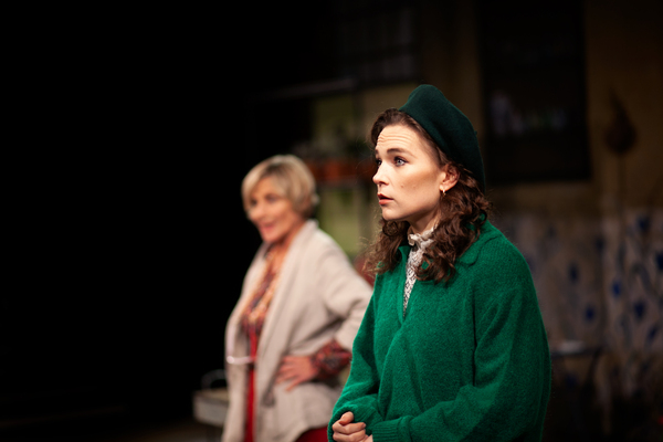 Photos: First Look at HOW TO BUILD A BETTER TULIP at Upstairs at the Gatehouse Image