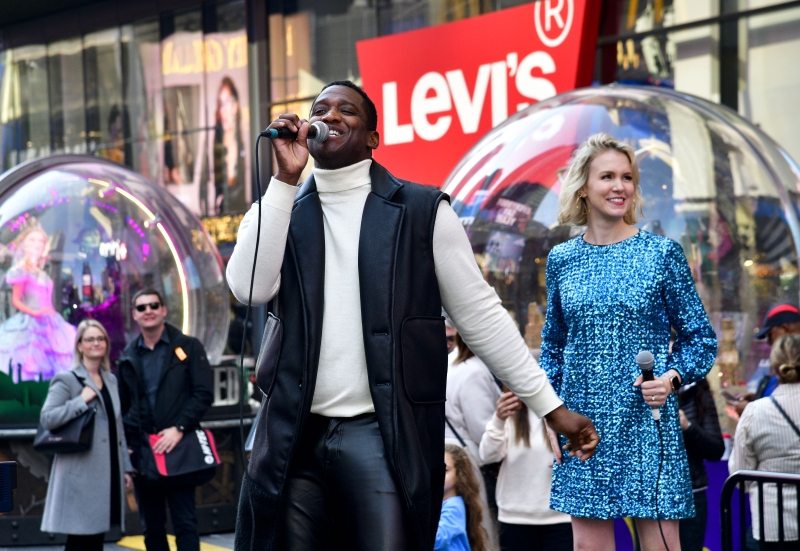 Photos: The 2022 Show Globes Arrive in Times Square Image