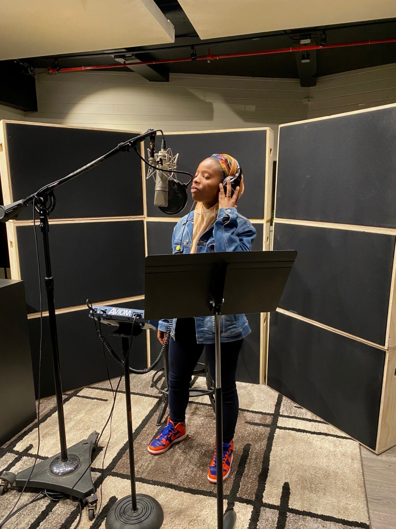 Photo Exclusive: The Cast of THE LION KING Sings 'Carols For a Cure' Image