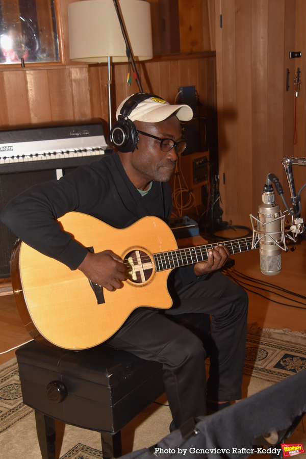 Photo Exclusive: The Cast of THE LION KING Sings 'Carols For a Cure' Image