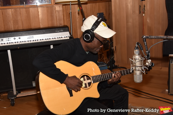 Photo Exclusive: The Cast of THE LION KING Sings 'Carols For a Cure' Image