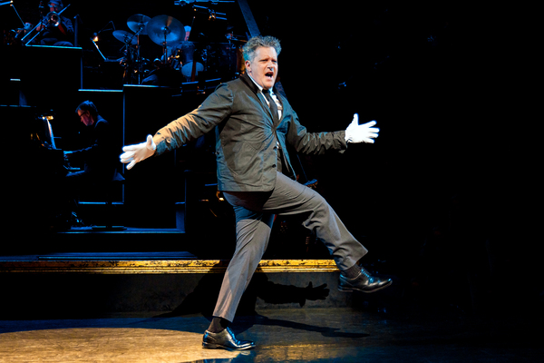 Photos: First Look at Isaac Mizrahi as 'Amos Hart' in CHICAGO Image