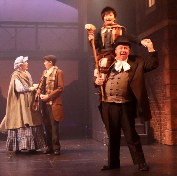 Photos: First Look at Theatre Three's A CHRISTMAS CAROL Image