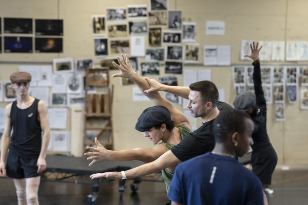 Photos: Inside Rehearsal For Disney's NEWSIES, Beginning in London This Month Image