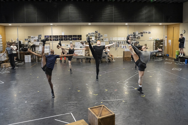 Photos: Inside Rehearsal For Disney's NEWSIES, Beginning in London This Month Image