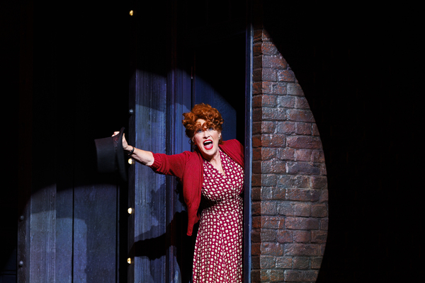 Photos: First Look at Jay McGuiness, Lorna Luft and Michael Starke in WHITE CHRISTMAS UK Tour 