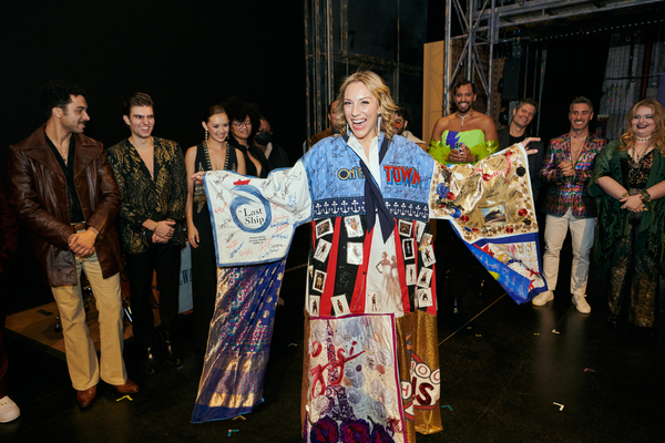 Photos: Erica Mansfield Receives the Legacy Robe for ALMOST FAMOUS Image