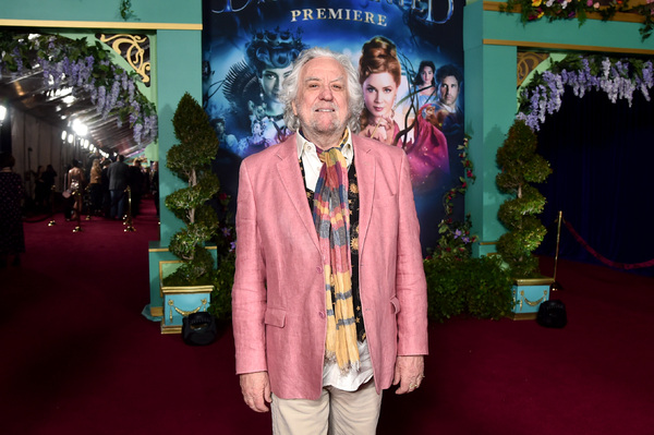 Photos: Idina Menzel, Amy Adams & the DISENCHANTED Cast Hit the Red Carpet at Hollywood Premiere Image