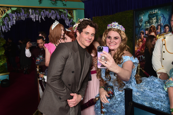 Photos: Idina Menzel, Amy Adams & the DISENCHANTED Cast Hit the Red Carpet at Hollywood Premiere Image