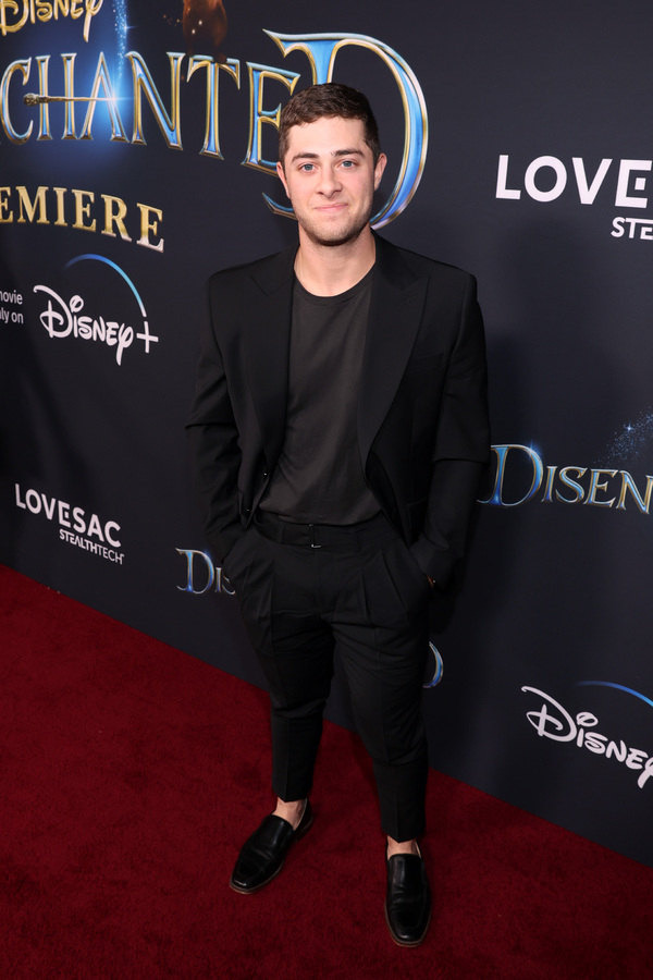 Photos: Idina Menzel, Amy Adams & the DISENCHANTED Cast Hit the Red Carpet at Hollywood Premiere Image