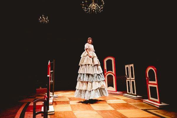 Photos: First Look at the New Vic's ALICE IN WONDERLAND Image