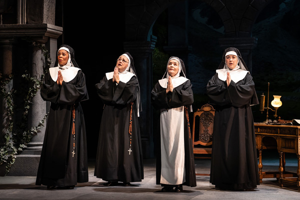 Photos: First Look at THE SOUND OF MUSIC at Paramount Theatre Image